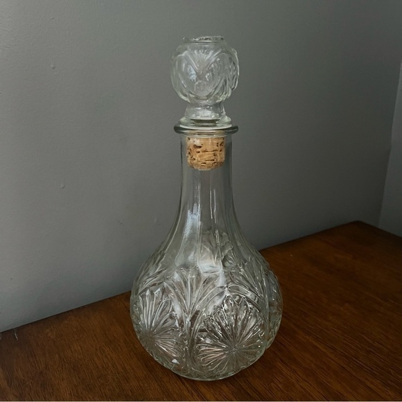 Vintage liquor etched glass decanter. - Picture 1 of 9